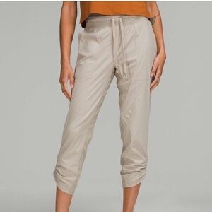 Lululemon Dance Studio Mid-Rise Crop
25"